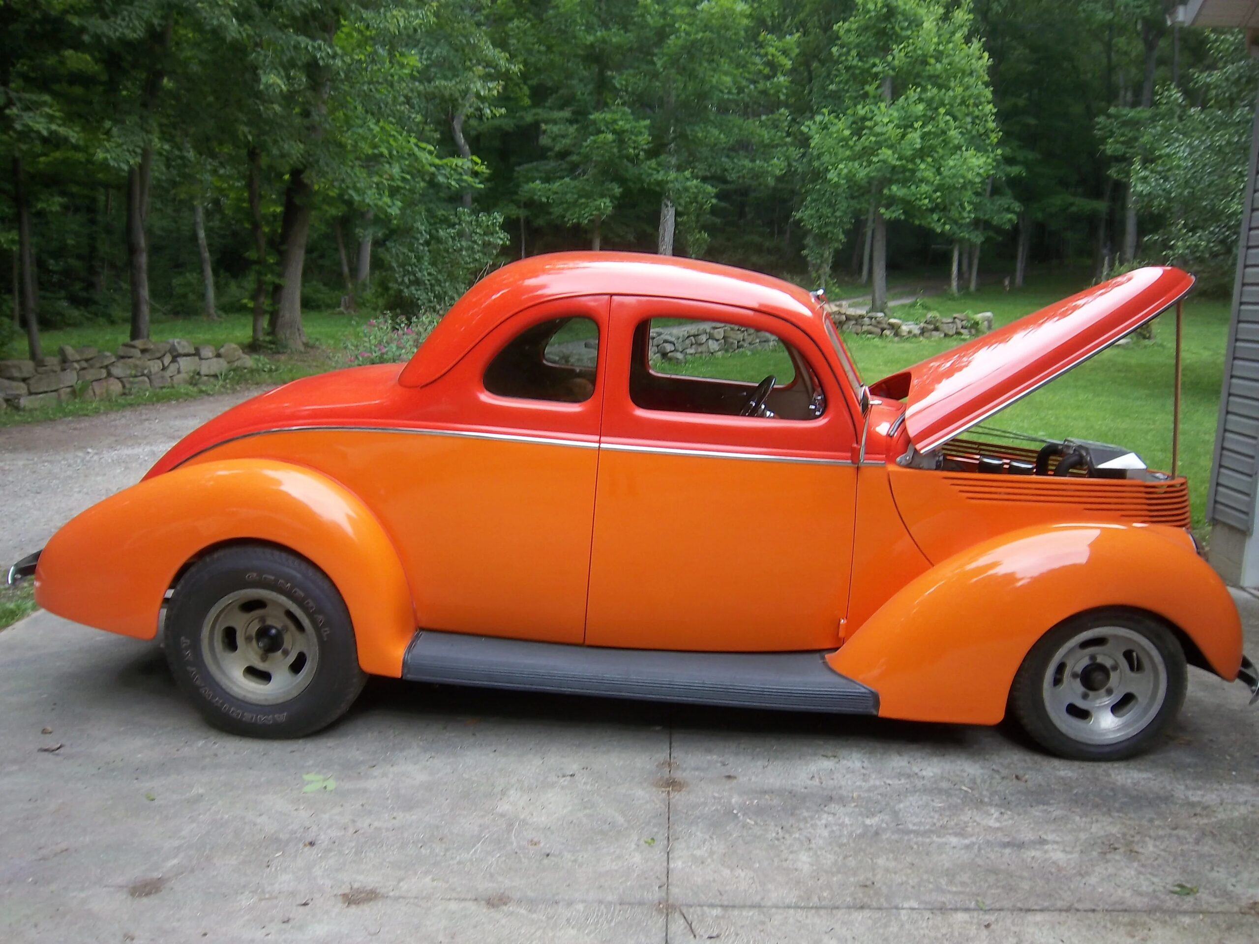 Ford-Custom-1938-Orange-Beige-1