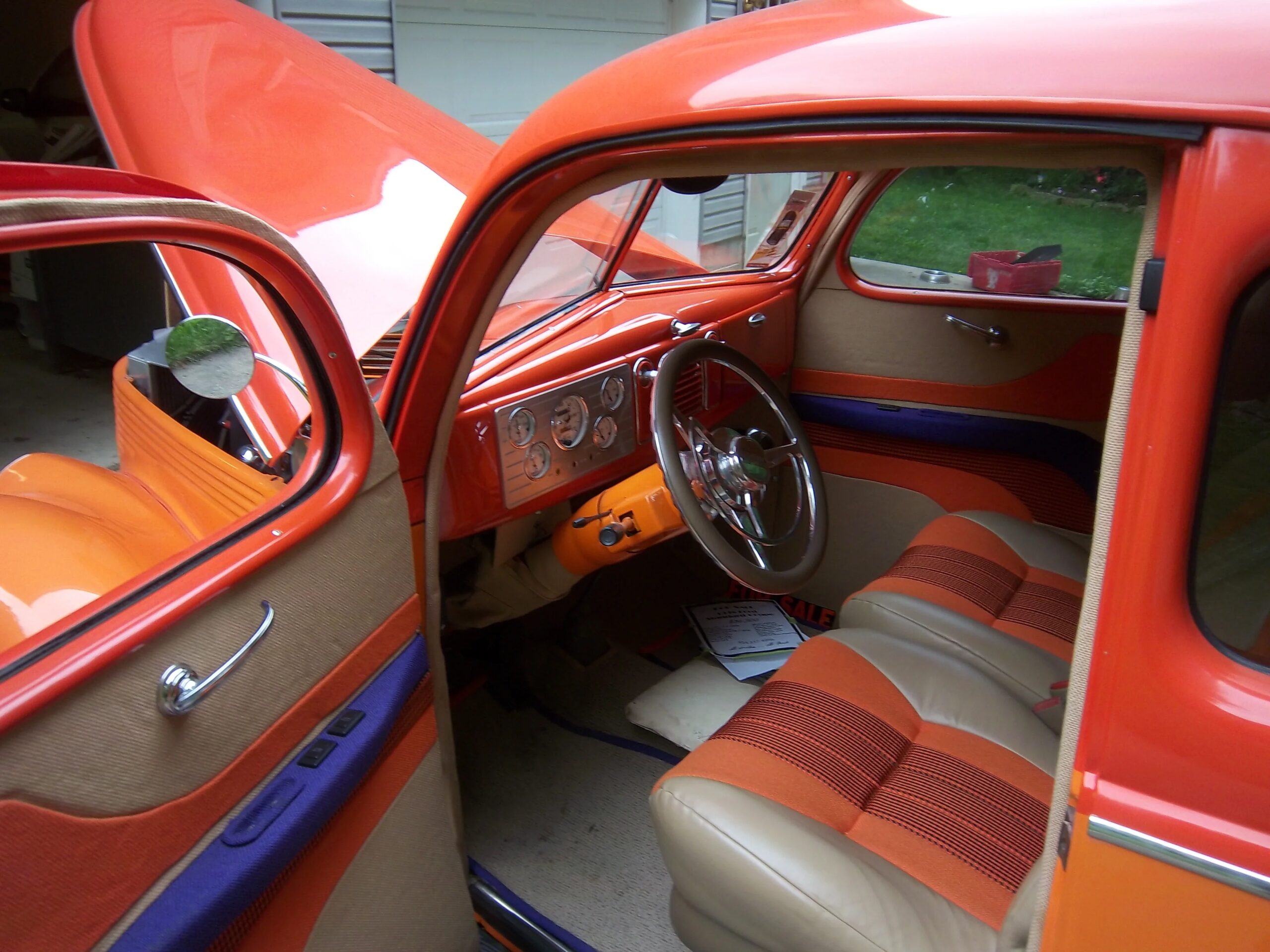 Ford-Custom-1938-Orange-Beige