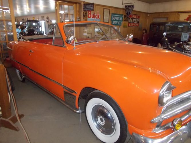 Ford-Custom-1949-Orange-Black-6