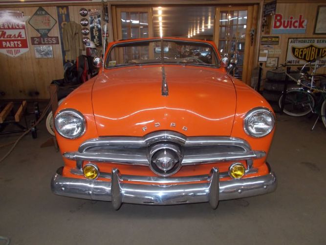 Ford-Custom-1949-Orange-Black-7