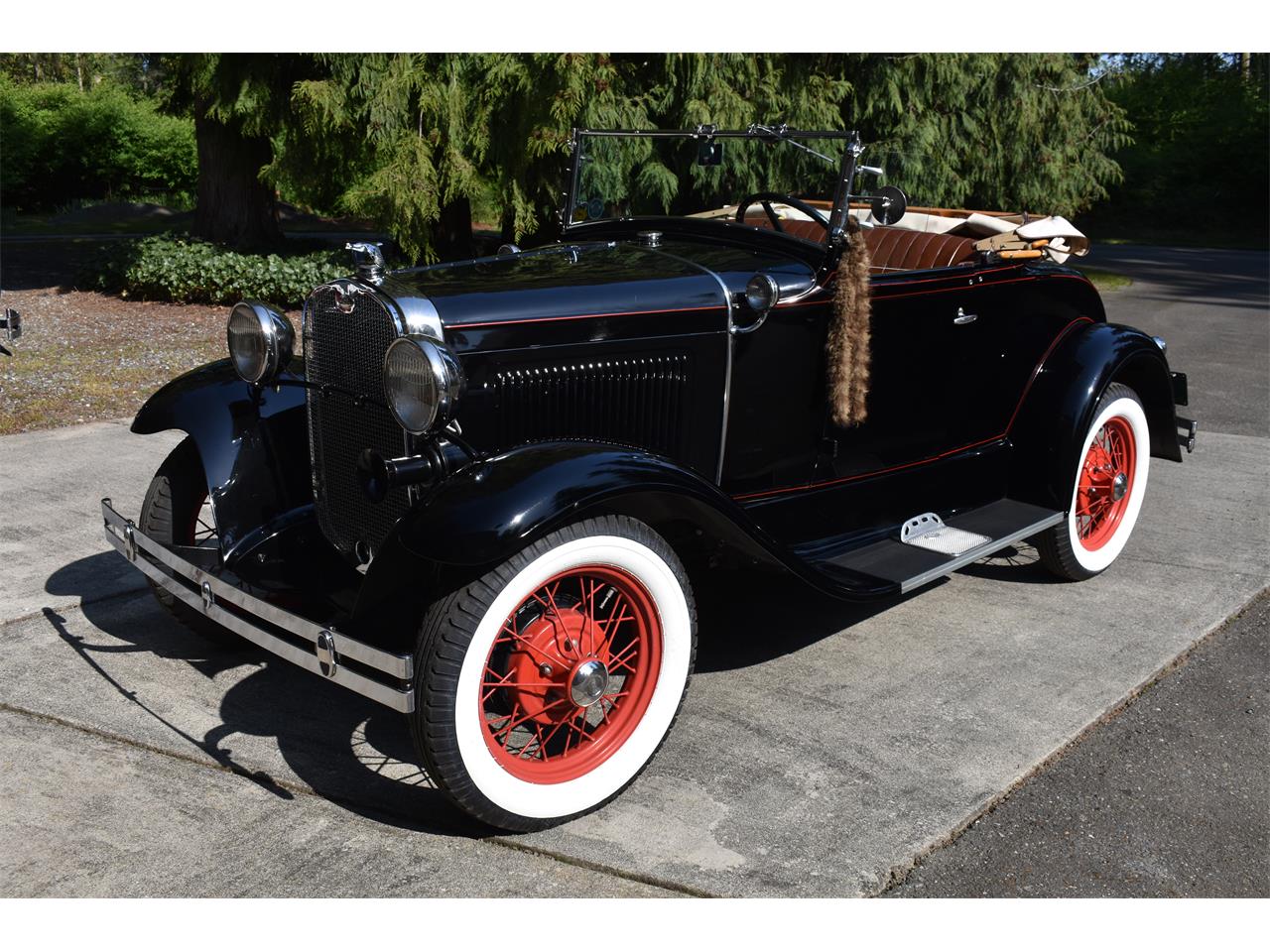 Ford-Deluxe-1931-Black-Tan-11