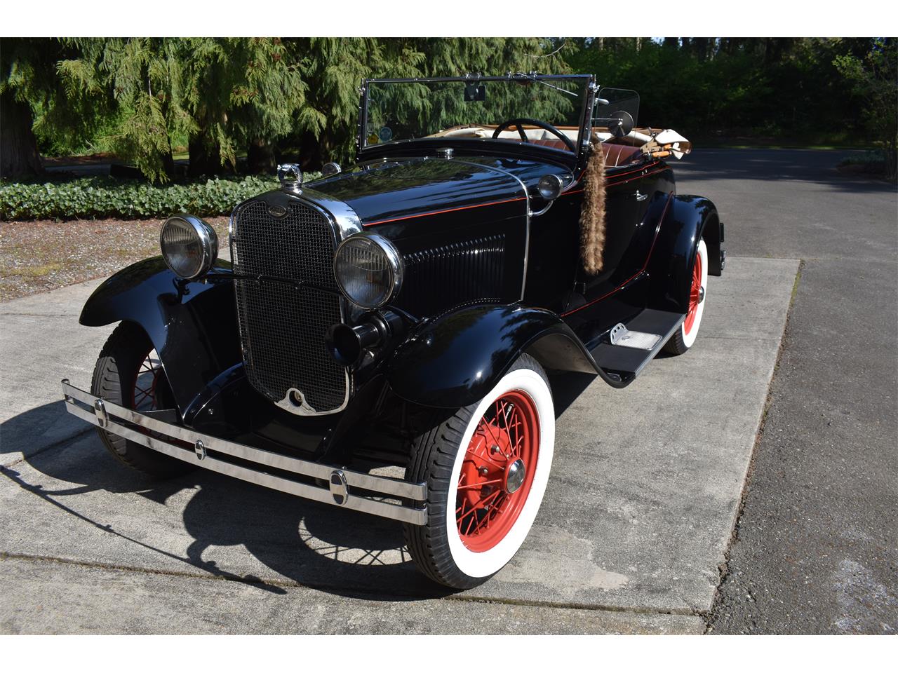 Ford-Deluxe-1931-Black-Tan-12
