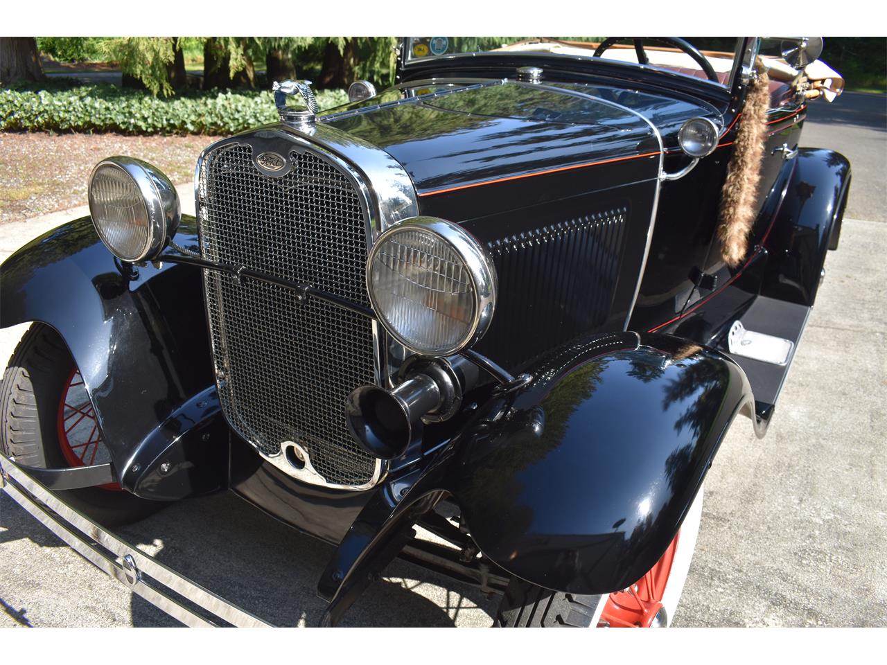 Ford-Deluxe-1931-Black-Tan-14