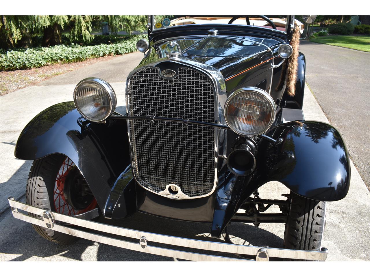Ford-Deluxe-1931-Black-Tan-16