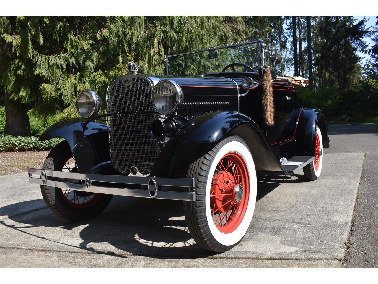 Ford-Deluxe-1931-Black-Tan-17