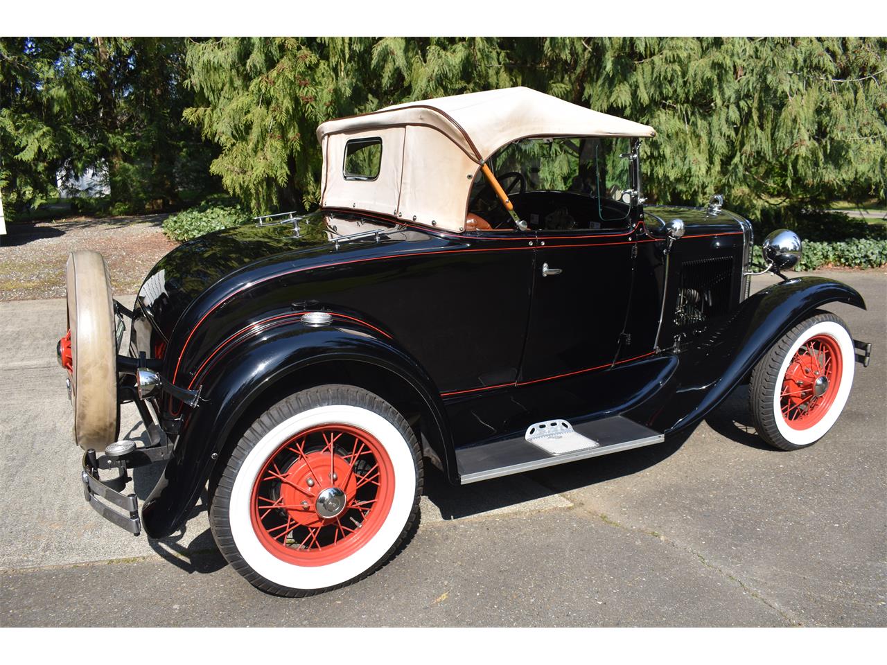 Ford-Deluxe-1931-Black-Tan-22