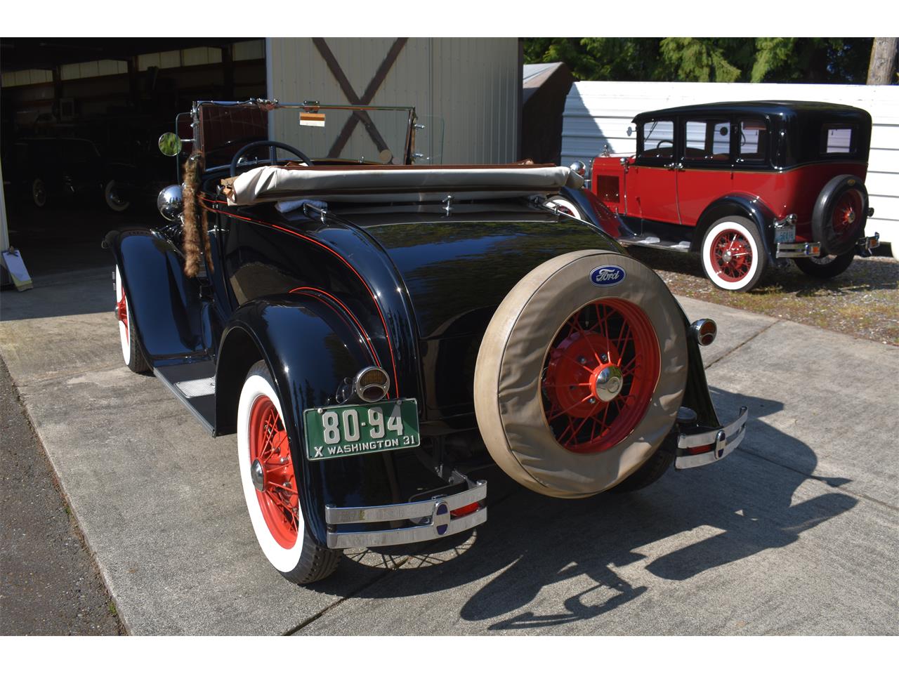Ford-Deluxe-1931-Black-Tan-25