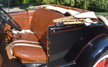Ford-Deluxe-1931-Black-Tan-29