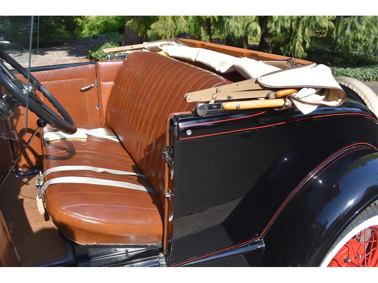 Ford-Deluxe-1931-Black-Tan-29