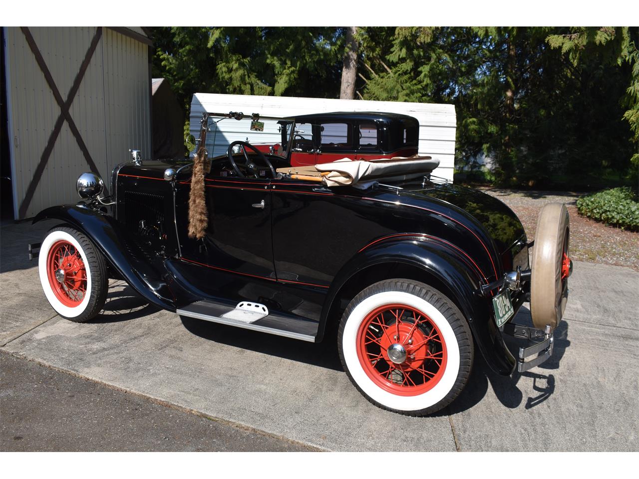 Ford-Deluxe-1931-Black-Tan-3