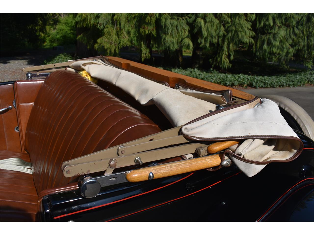 Ford-Deluxe-1931-Black-Tan-30