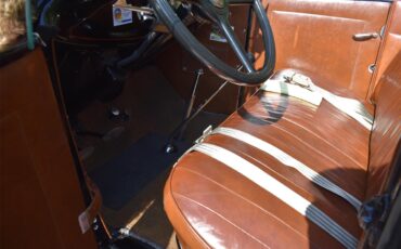 Ford-Deluxe-1931-Black-Tan-33