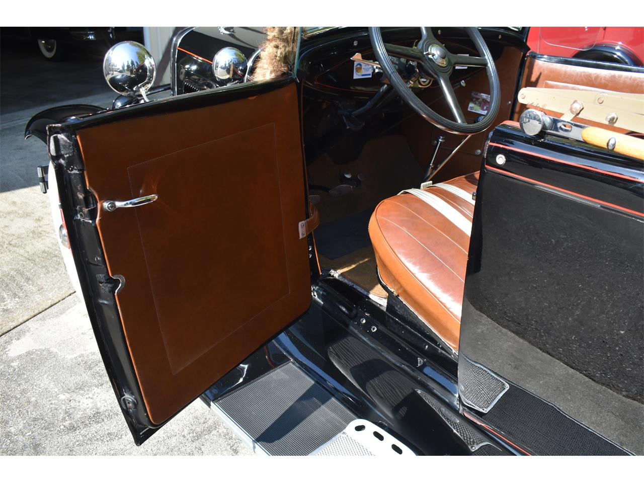 Ford-Deluxe-1931-Black-Tan-34