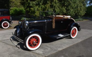 Ford-Deluxe-1931-Black-Tan