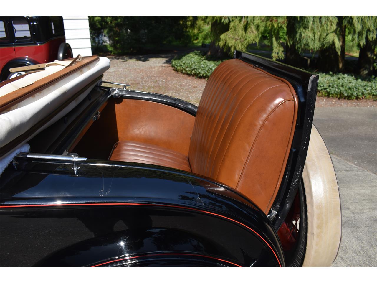 Ford-Deluxe-1931-Black-Tan-38