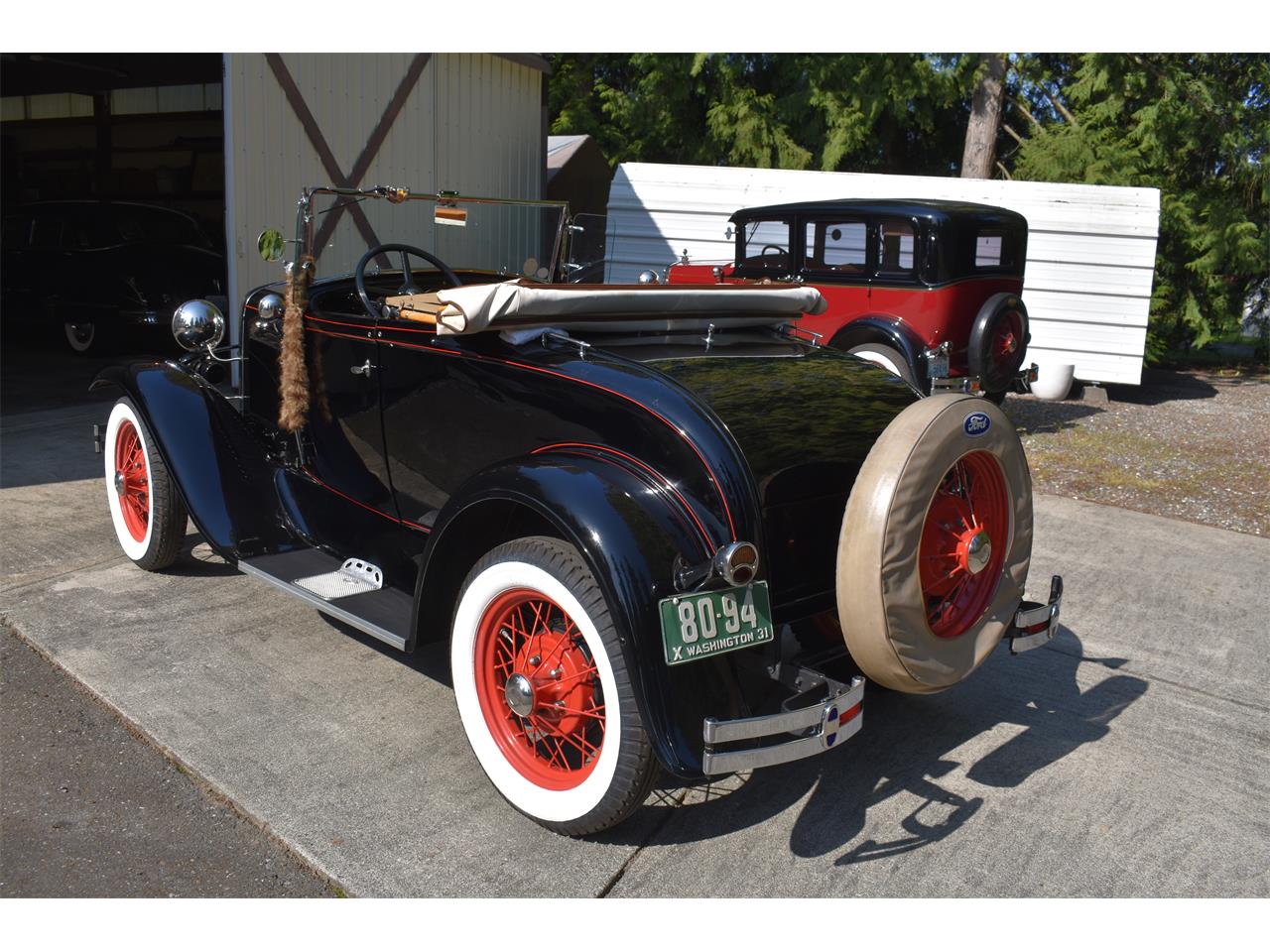 Ford-Deluxe-1931-Black-Tan-4