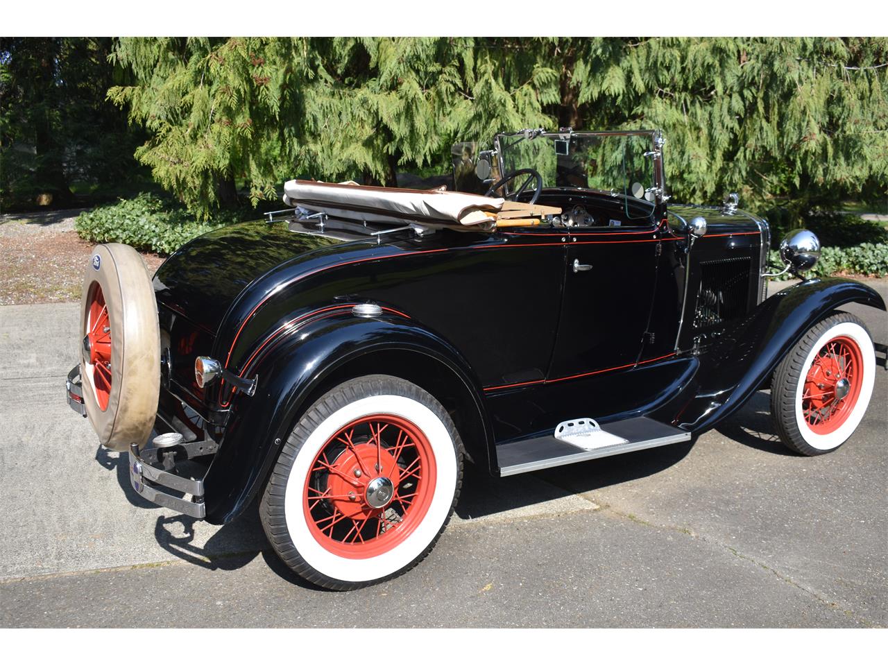 Ford-Deluxe-1931-Black-Tan-43