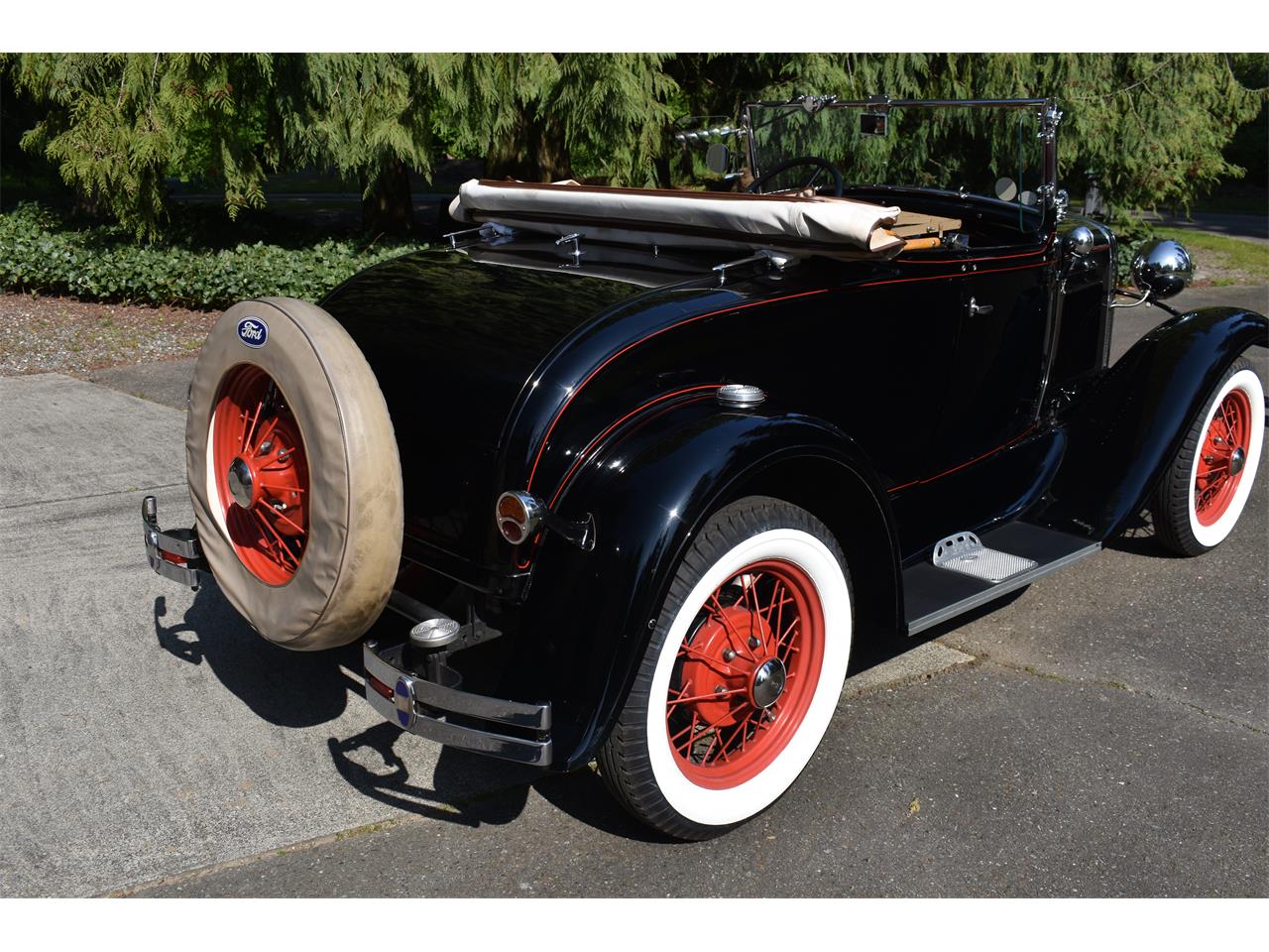 Ford-Deluxe-1931-Black-Tan-44