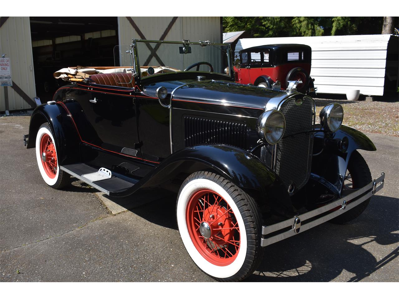 Ford-Deluxe-1931-Black-Tan-48