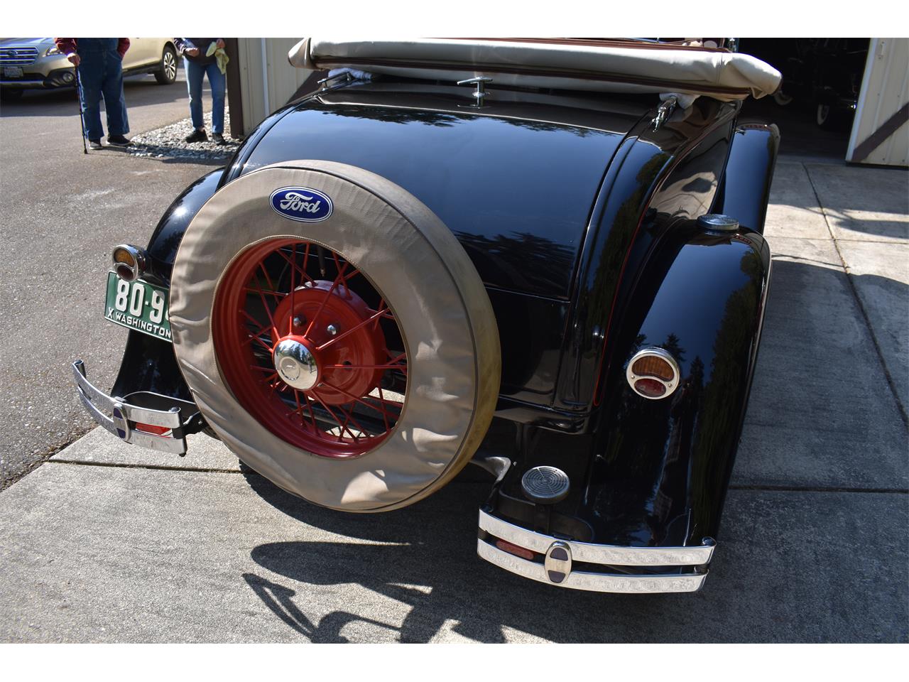 Ford-Deluxe-1931-Black-Tan-5