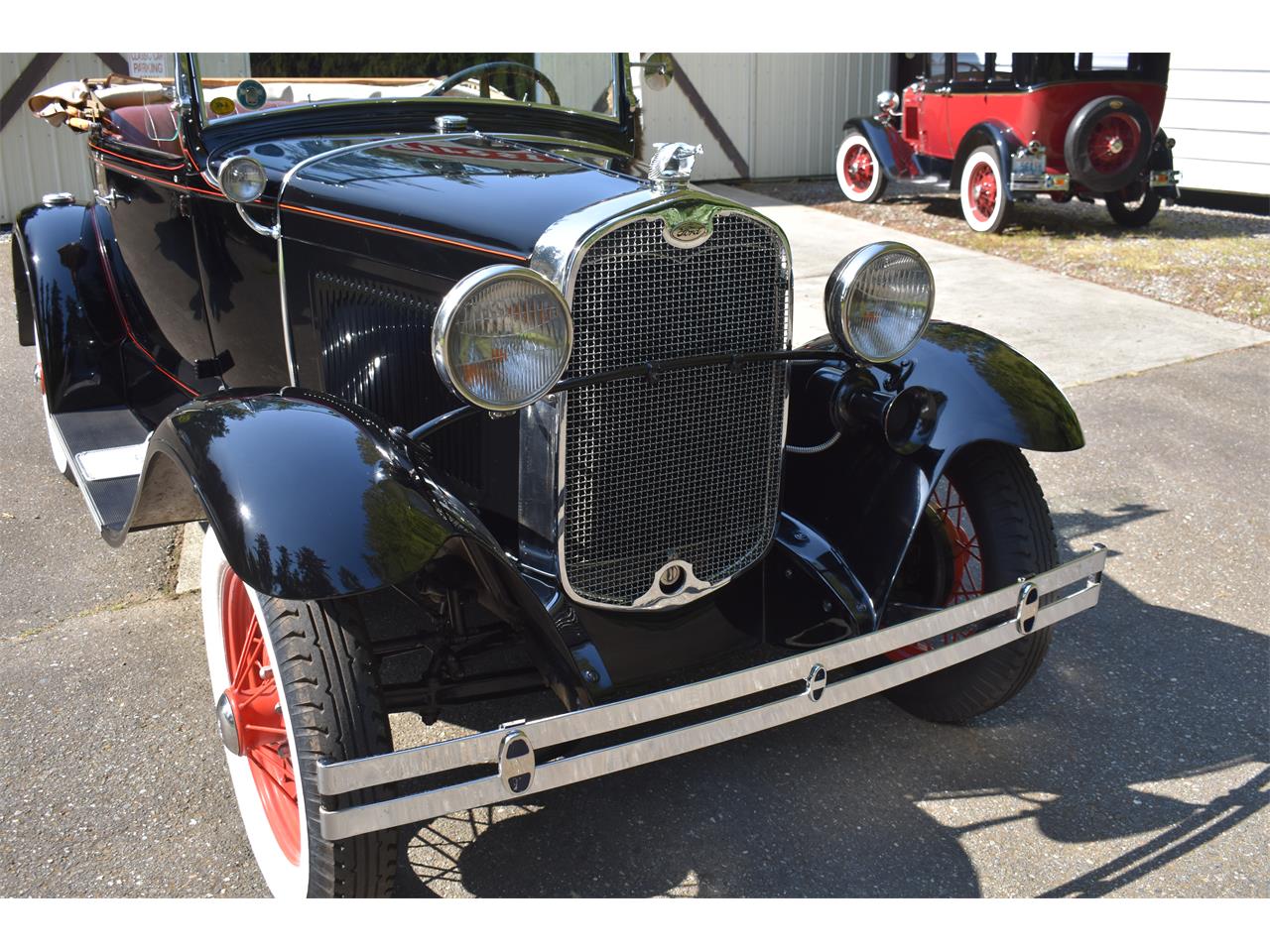 Ford-Deluxe-1931-Black-Tan-52
