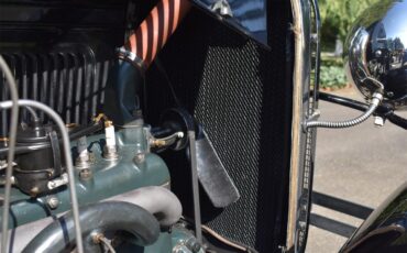 Ford-Deluxe-1931-Black-Tan-55