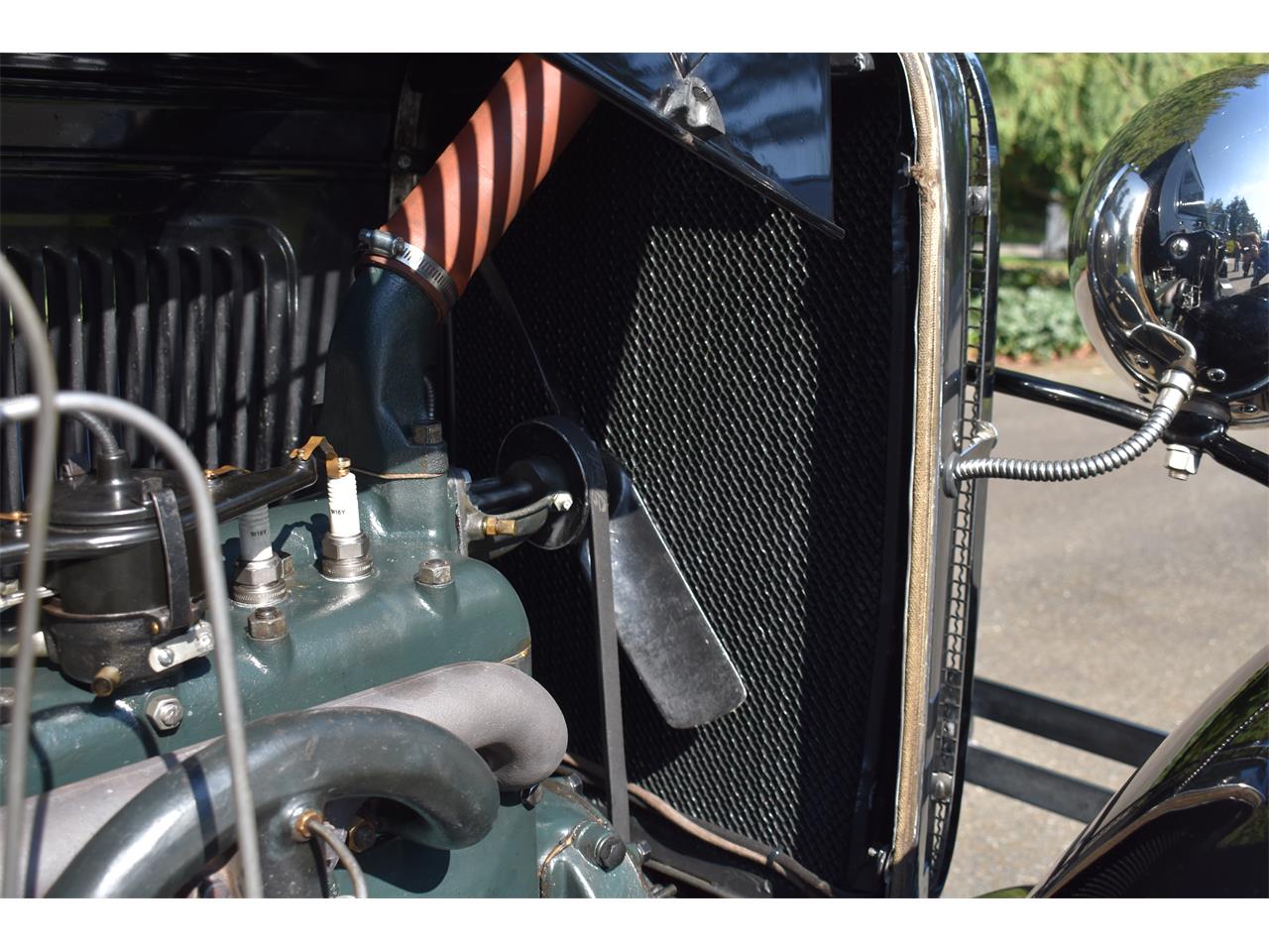 Ford-Deluxe-1931-Black-Tan-55