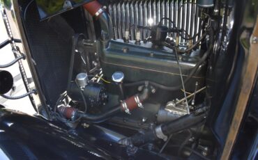 Ford-Deluxe-1931-Black-Tan-58