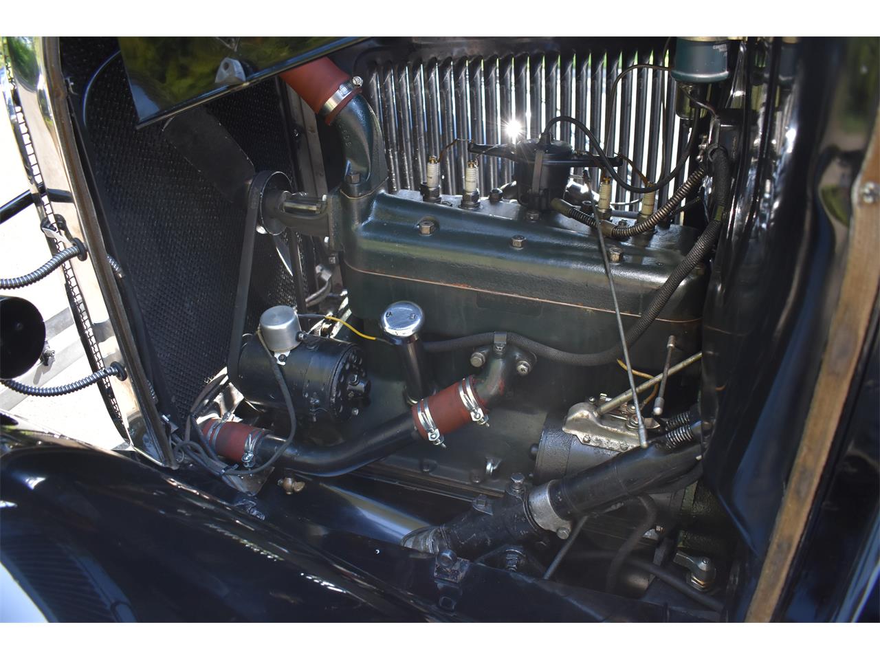 Ford-Deluxe-1931-Black-Tan-58
