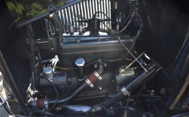 Ford-Deluxe-1931-Black-Tan-59