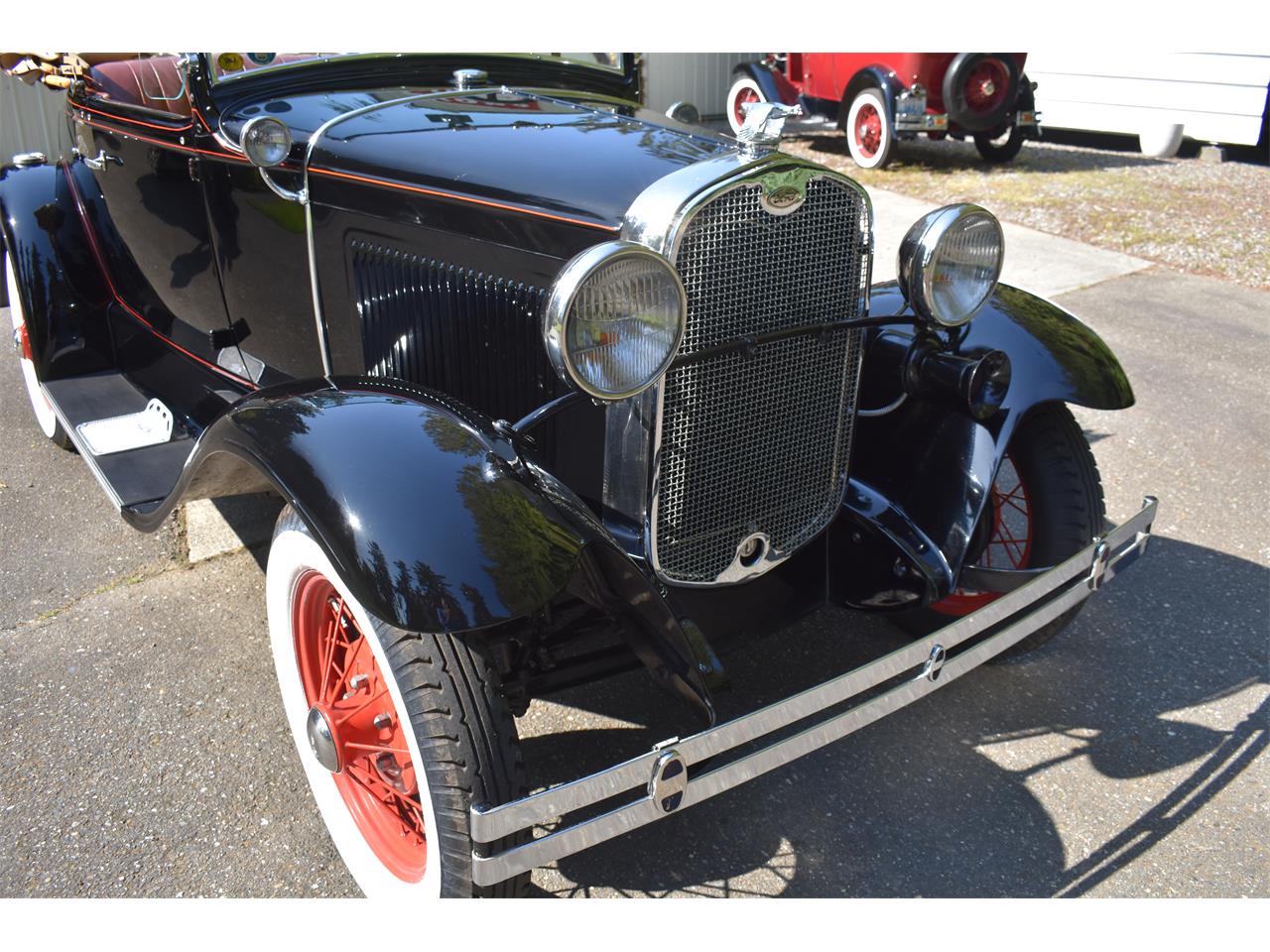 Ford-Deluxe-1931-Black-Tan-6