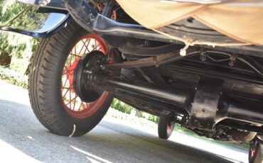 Ford-Deluxe-1931-Black-Tan-70