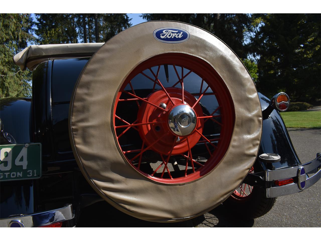 Ford-Deluxe-1931-Black-Tan-72