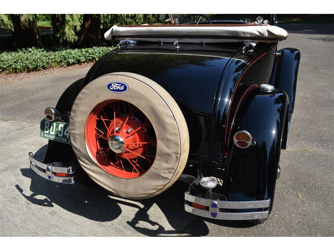 Ford-Deluxe-1931-Black-Tan-73