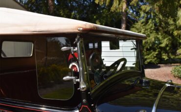Ford-Deluxe-1931-Black-Tan-75