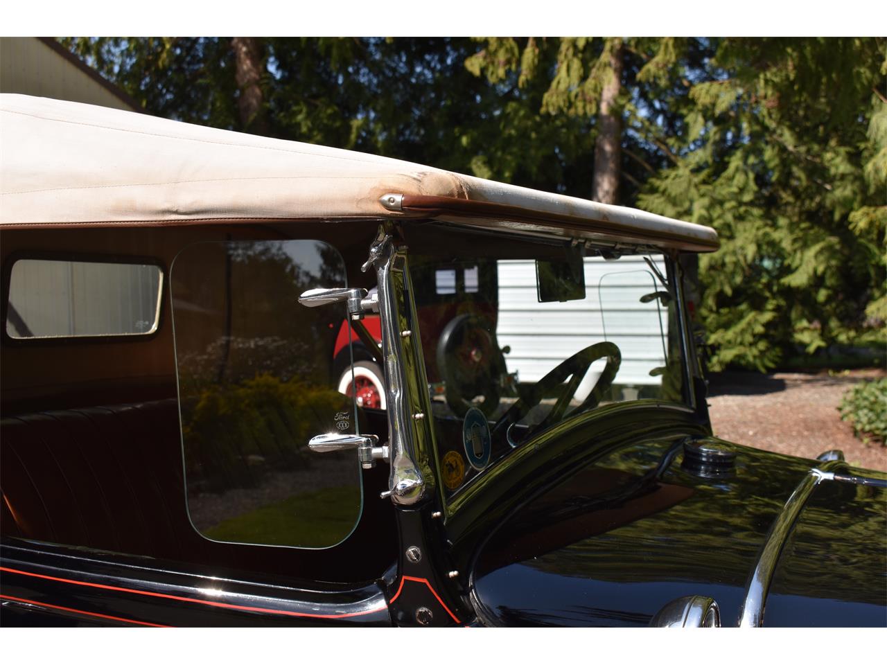 Ford-Deluxe-1931-Black-Tan-75