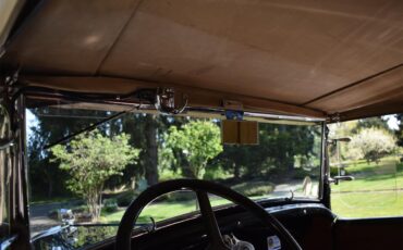 Ford-Deluxe-1931-Black-Tan-81
