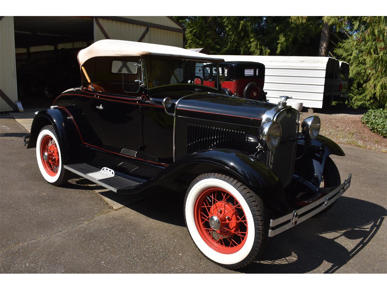 Ford-Deluxe-1931-Black-Tan-86