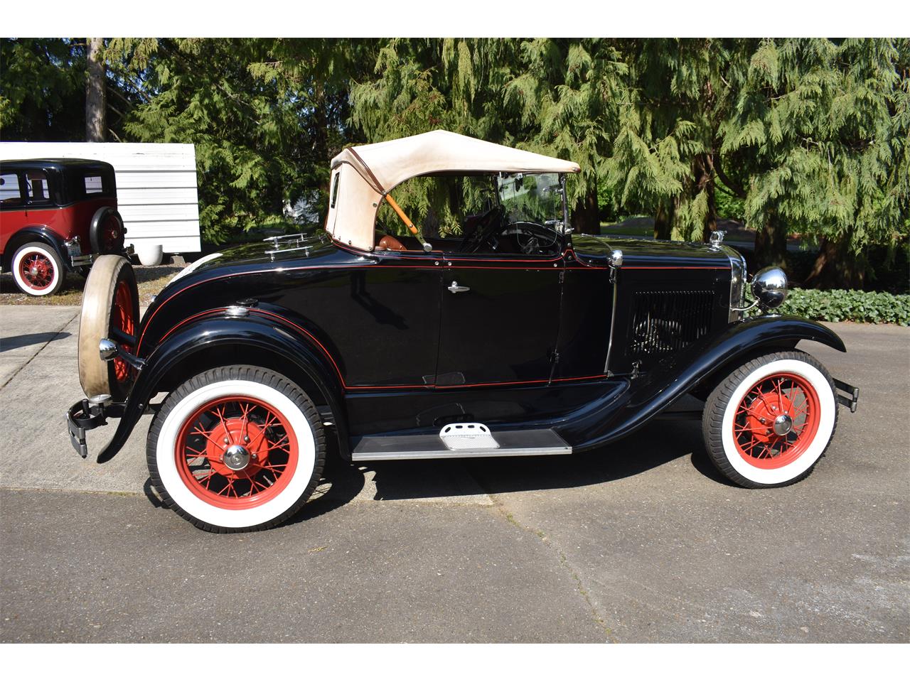 Ford-Deluxe-1931-Black-Tan-87