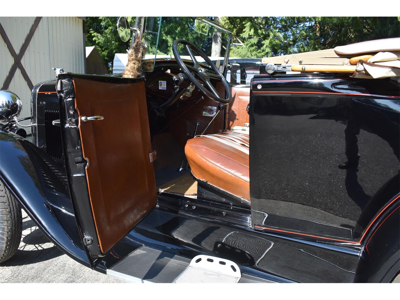 Ford-Deluxe-1931-Black-Tan-90