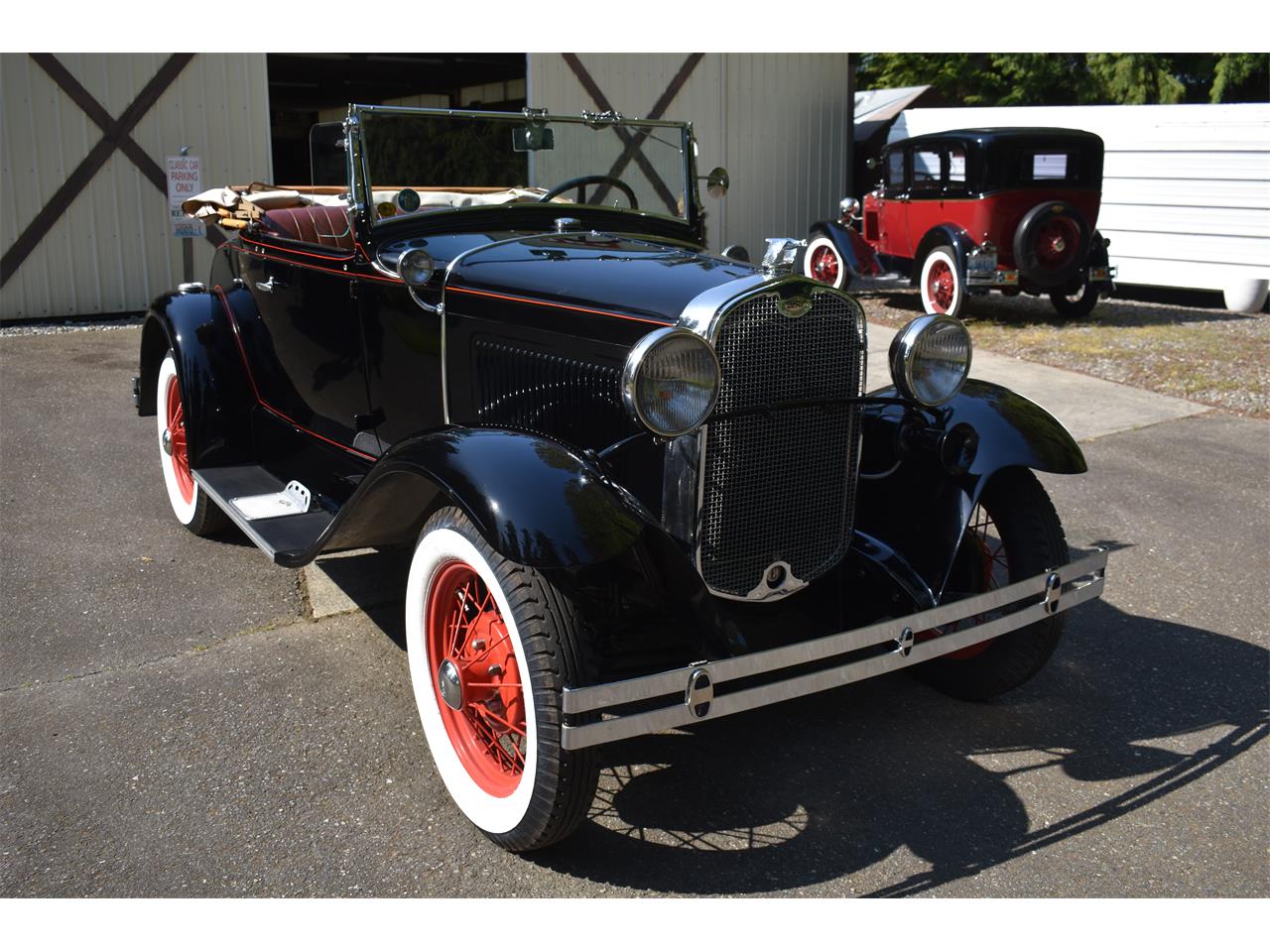 Ford-Deluxe-1931-Black-Tan-92