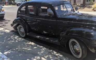 Ford-Deluxe-1940-Black-Tan