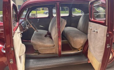 Ford-Deluxe-1940-Burgundy-Beige-10
