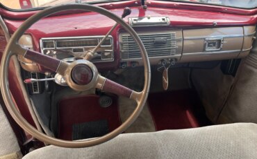 Ford-Deluxe-1940-Burgundy-Beige-13