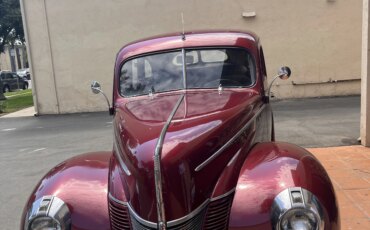 Ford-Deluxe-1940-Burgundy-Beige-18