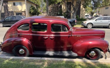 Ford-Deluxe-1940-Burgundy-Beige-19