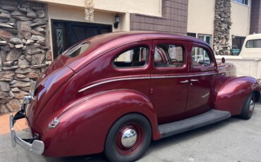 Ford-Deluxe-1940-Burgundy-Beige-3