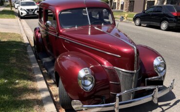 Ford-Deluxe-1940-Burgundy-Beige