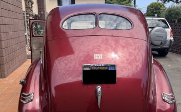 Ford-Deluxe-1940-Burgundy-Beige-4