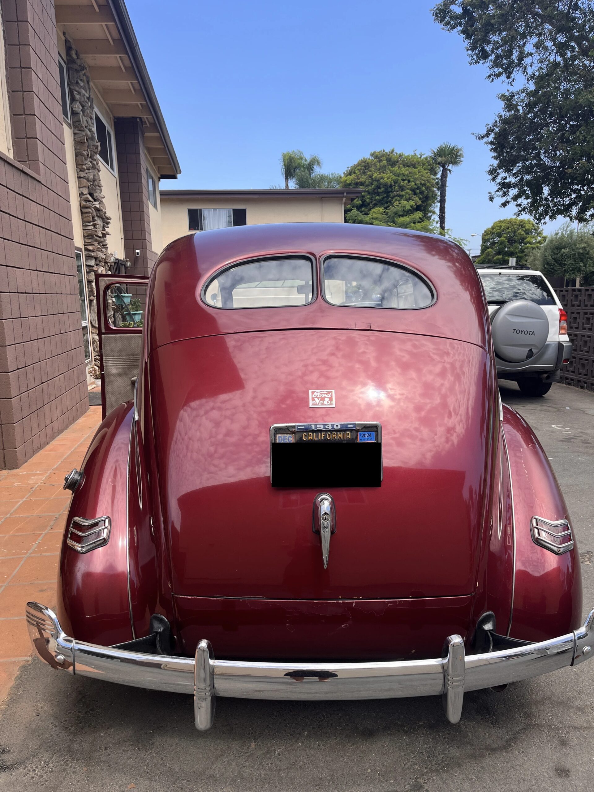 Ford-Deluxe-1940-Burgundy-Beige-4